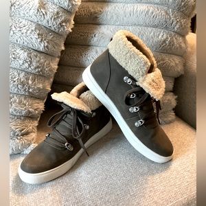 Report - high top faux fur ankle tennis shoe/ boot olive green size 9